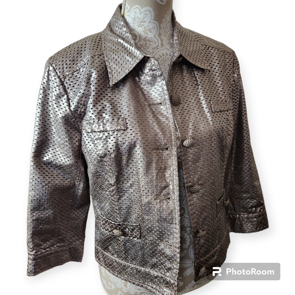 V Christina platinum metallic 3/4   Sleeve Button Down Jacket size Medium - Picture 9 of 9
